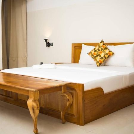 Elogia Hotel Lome Bagian luar foto