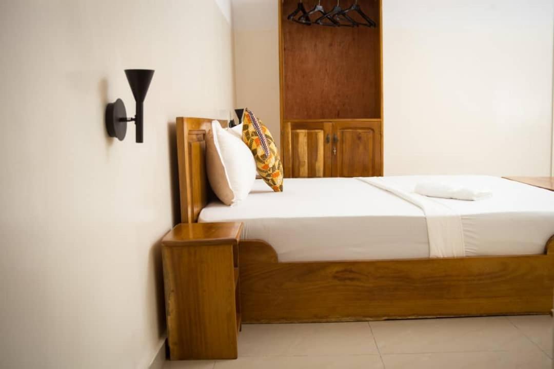 Elogia Hotel Lome Bagian luar foto