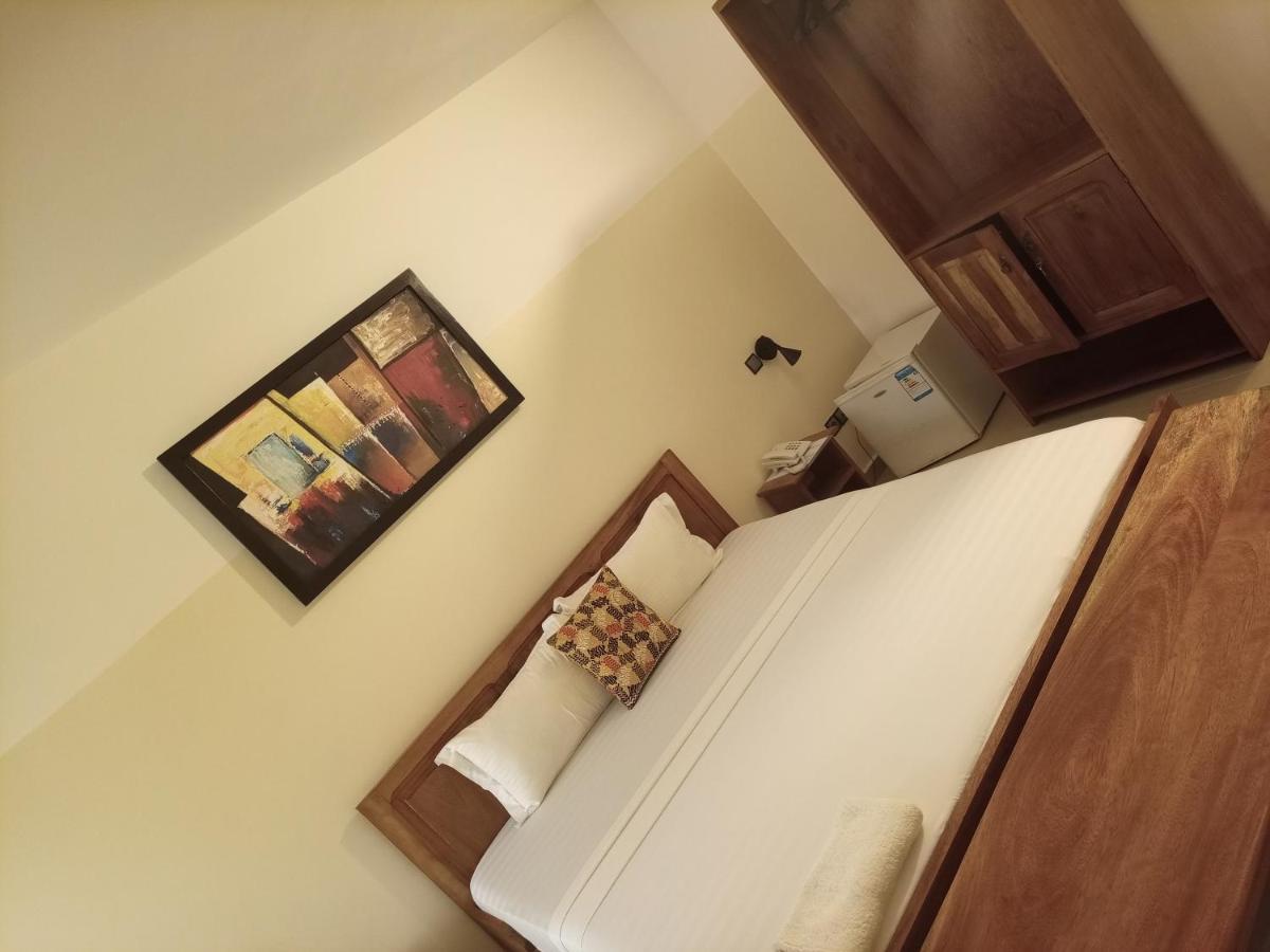 Elogia Hotel Lome Bagian luar foto